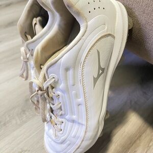 Mizuno Women's fastpitch softball cleats